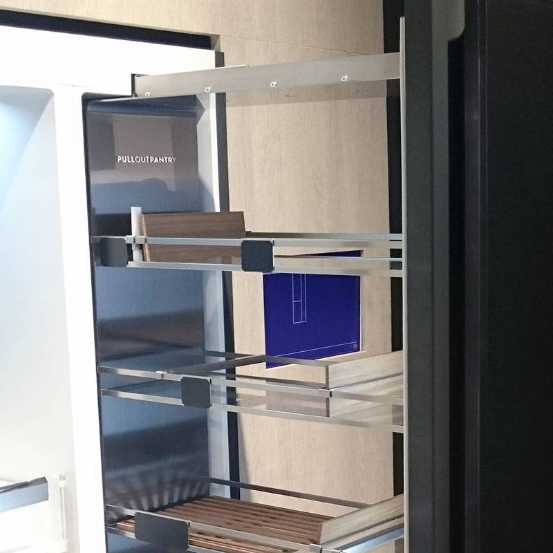 Les tiroirs coulissants à pharmacie sont maintenant intégrés dans le réfrigérateur.
