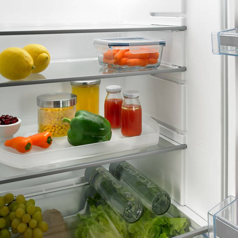 Devant c'est derrière et inversement. ComfortSpin permet de changer de perspective dans le réfrigérateur.