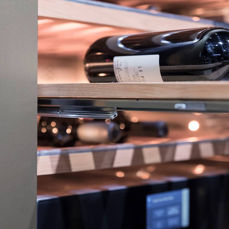 For lovers of wine and convenience: the Quadro Compact pull-out system.