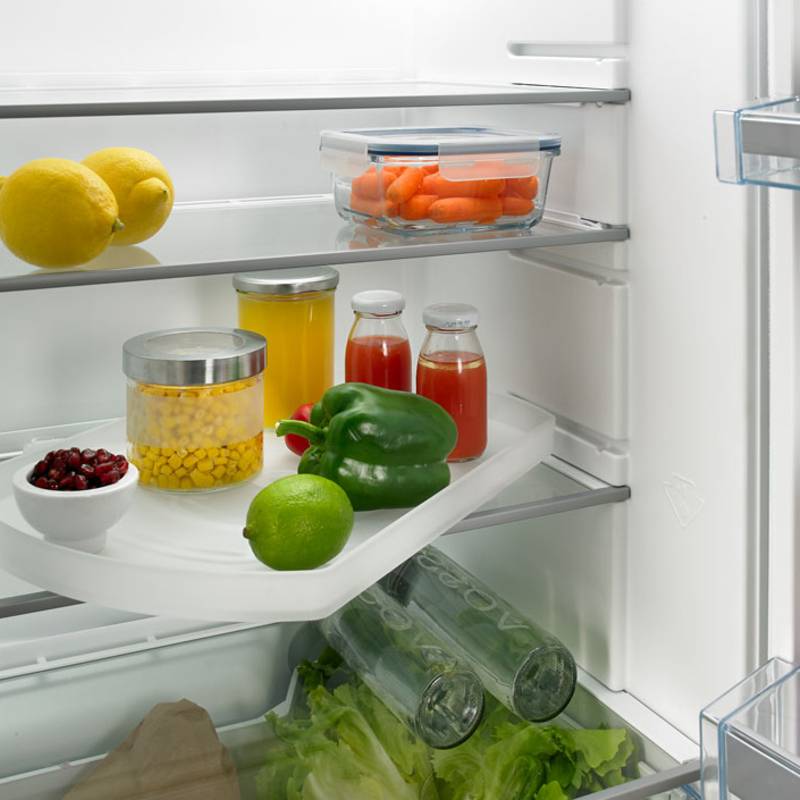 Devant c'est derrière et inversement. ComfortSpin permet de changer de perspective dans le réfrigérateur.
