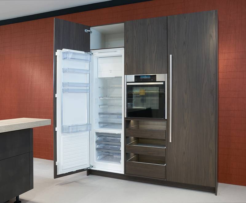 High furniture doors with few reveals define elegant, purist kitchen design. Photo: Hettich