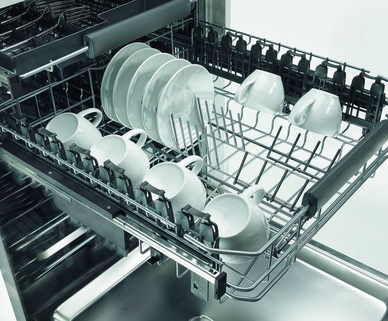 Instantly impresses: Quadro runners for dishwashers move dishes and glasses safely, gently and quietly. Photo: Hettich