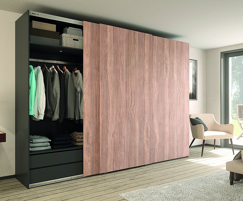 TopLine L with split profiles guarantees luxuriously smooth running performance even in ceiling height wardrobes with sliding doors weighing up to 50 kg each. Photo: Hettich