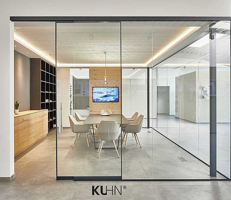Kuhn Sliding door